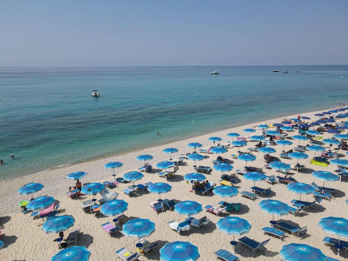 Hotel Scoglio Del Leone Zambrone Esterno foto
