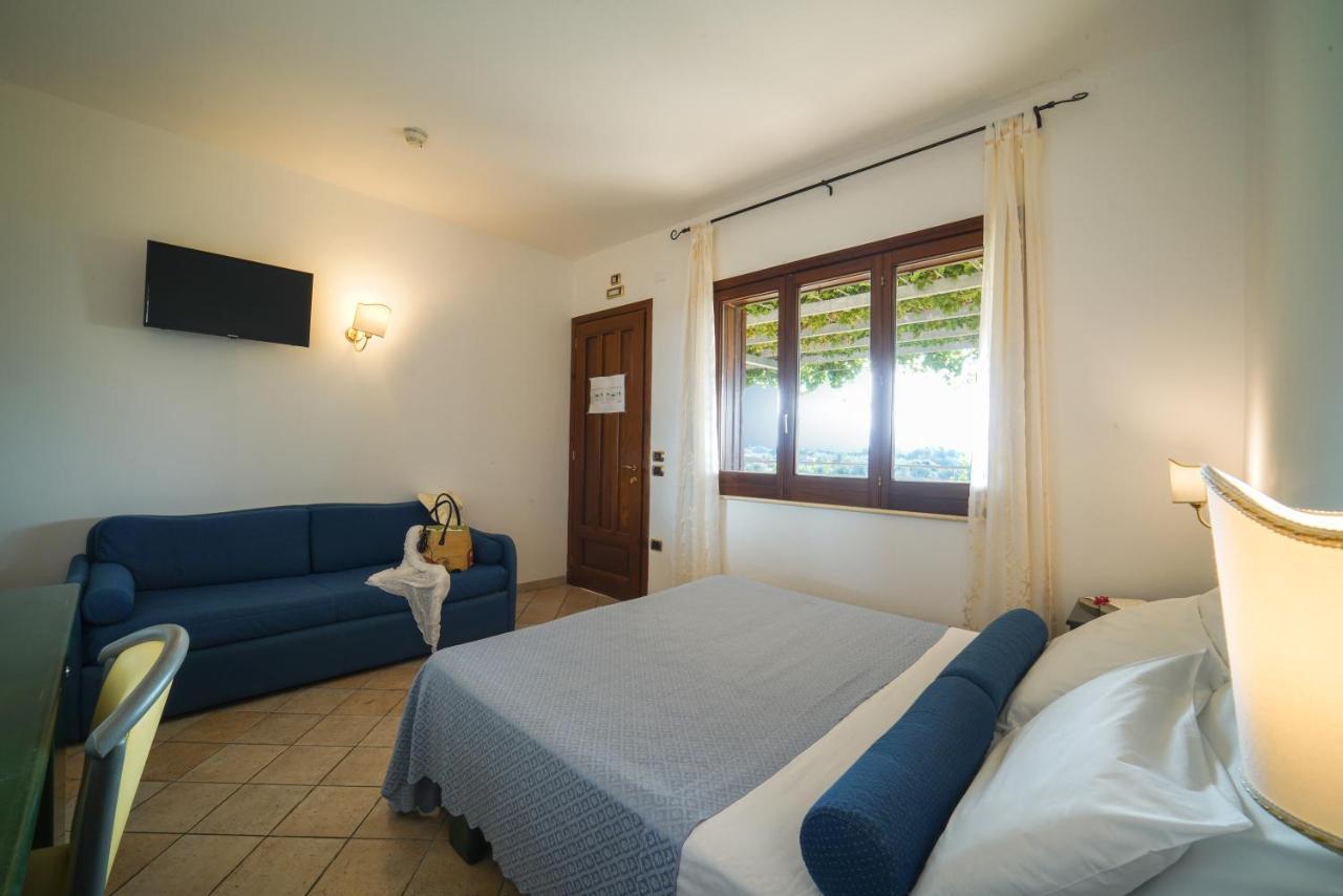 Hotel Scoglio Del Leone Zambrone Esterno foto