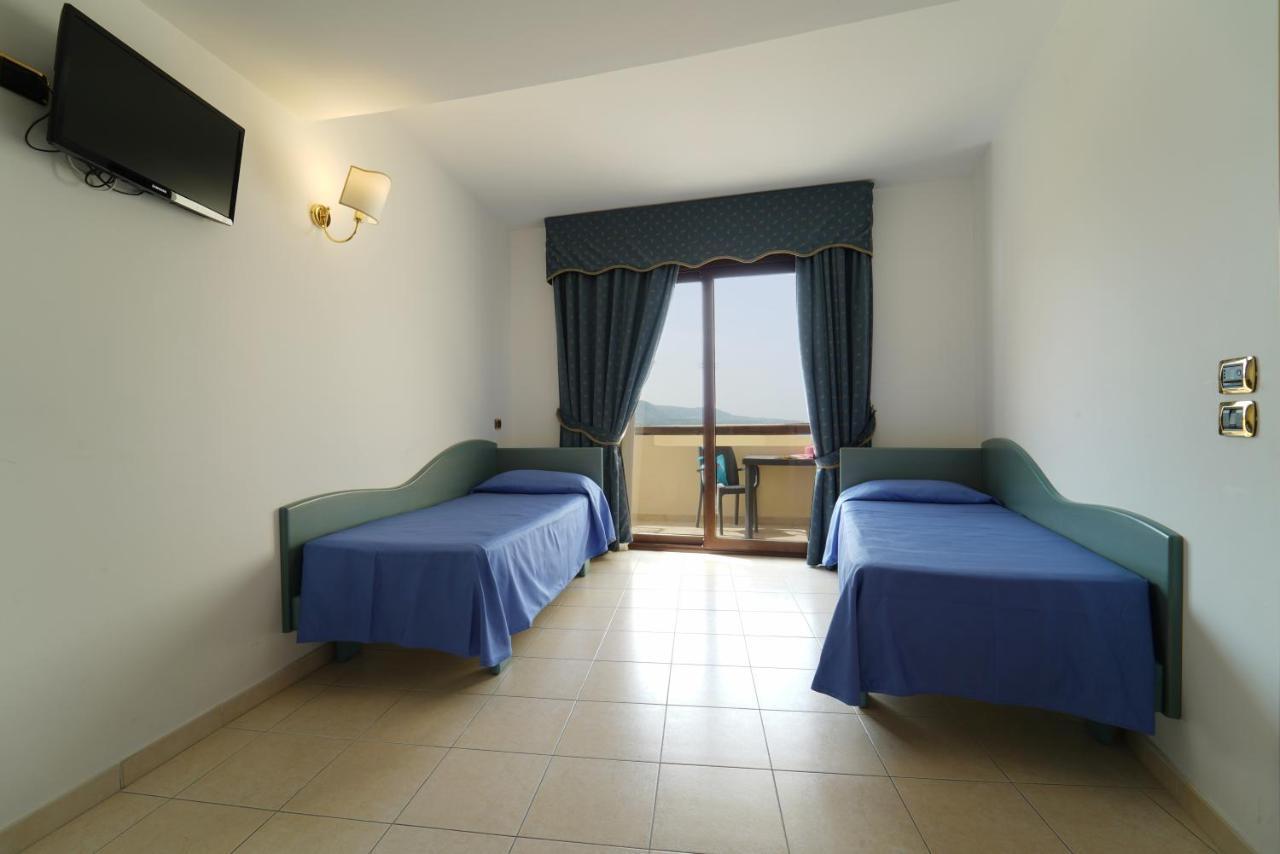 Hotel Scoglio Del Leone Zambrone Esterno foto
