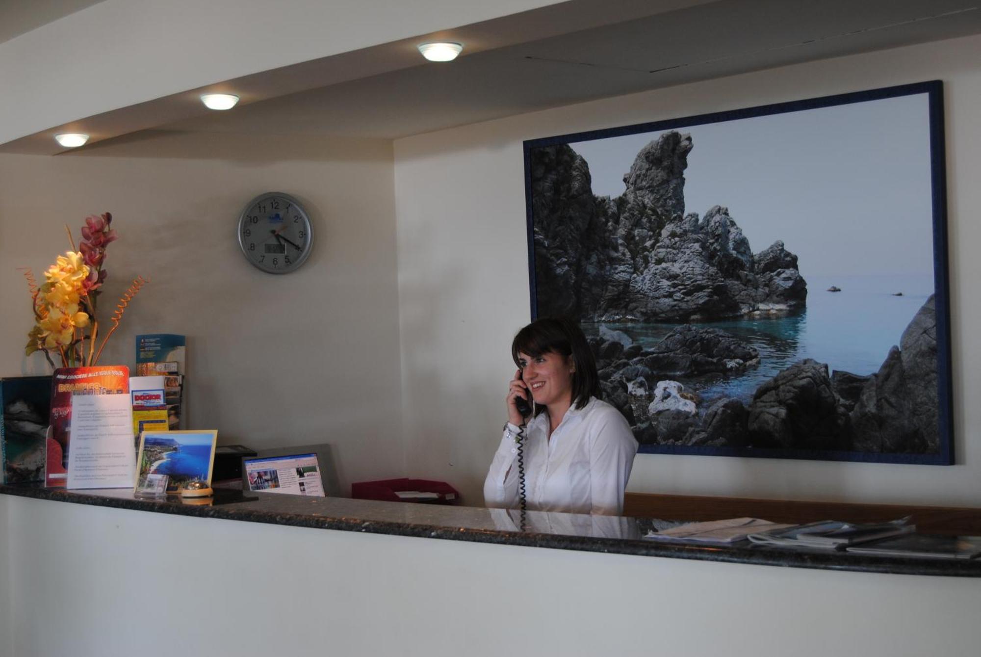 Hotel Scoglio Del Leone Zambrone Esterno foto