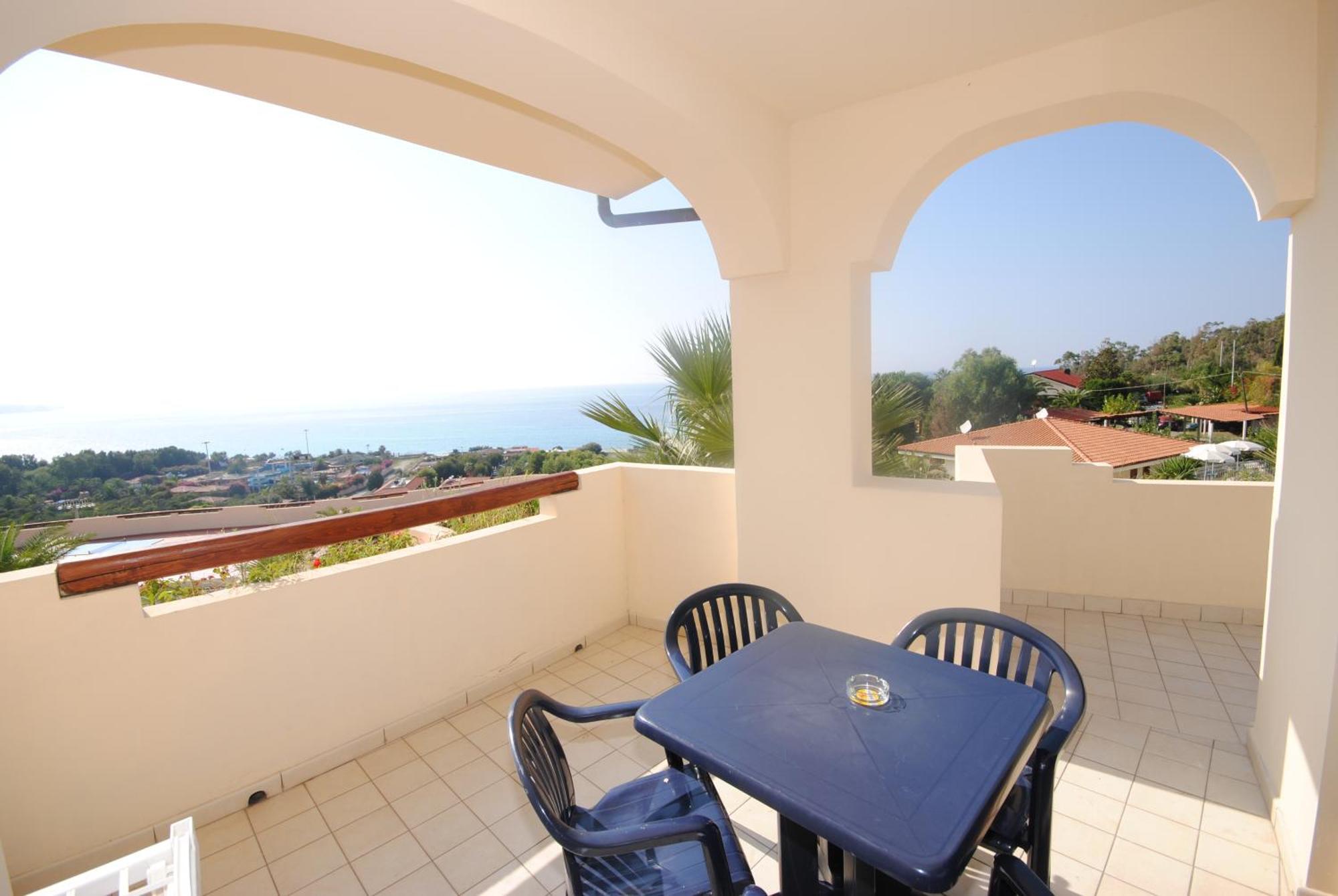 Hotel Scoglio Del Leone Zambrone Esterno foto