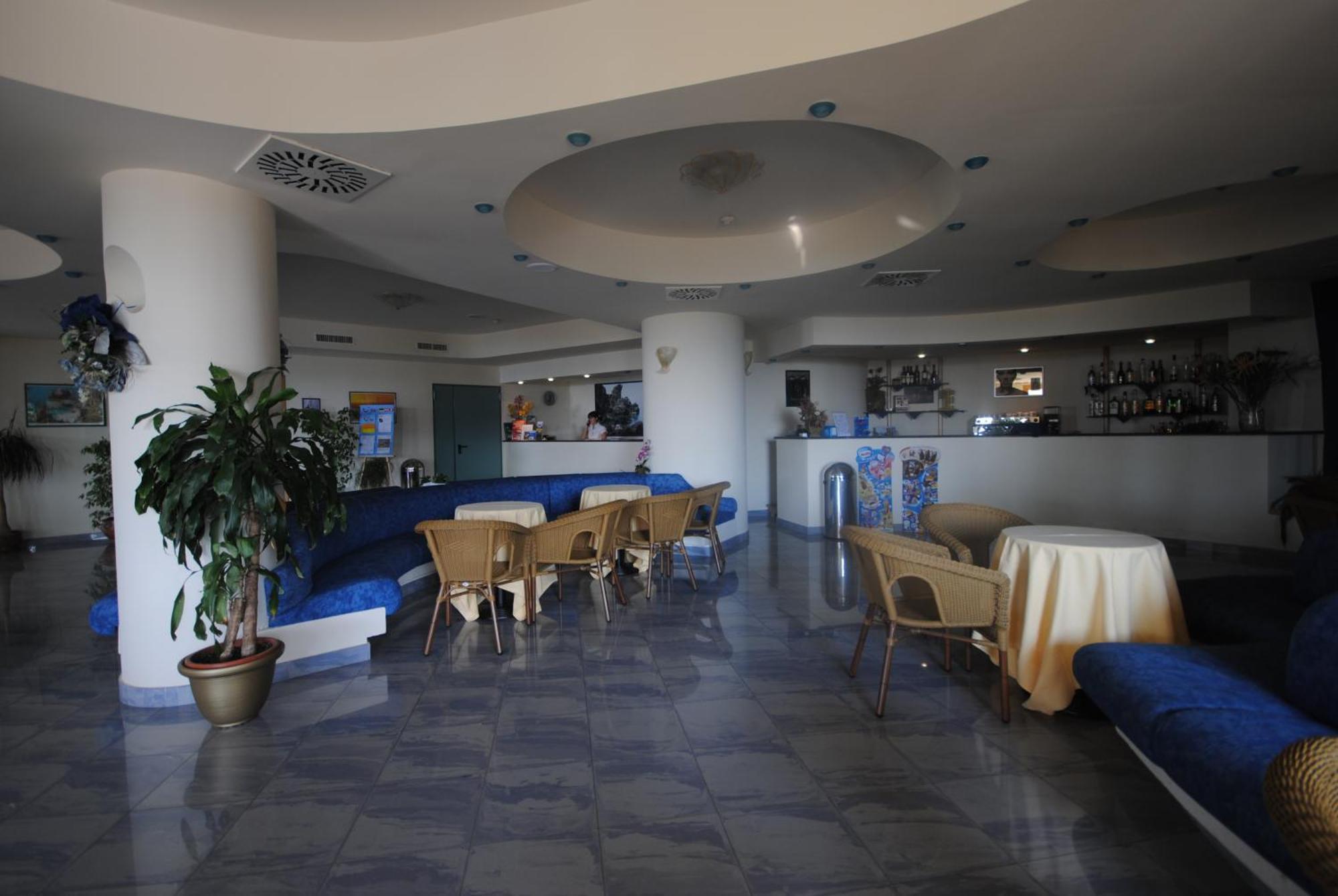 Hotel Scoglio Del Leone Zambrone Esterno foto