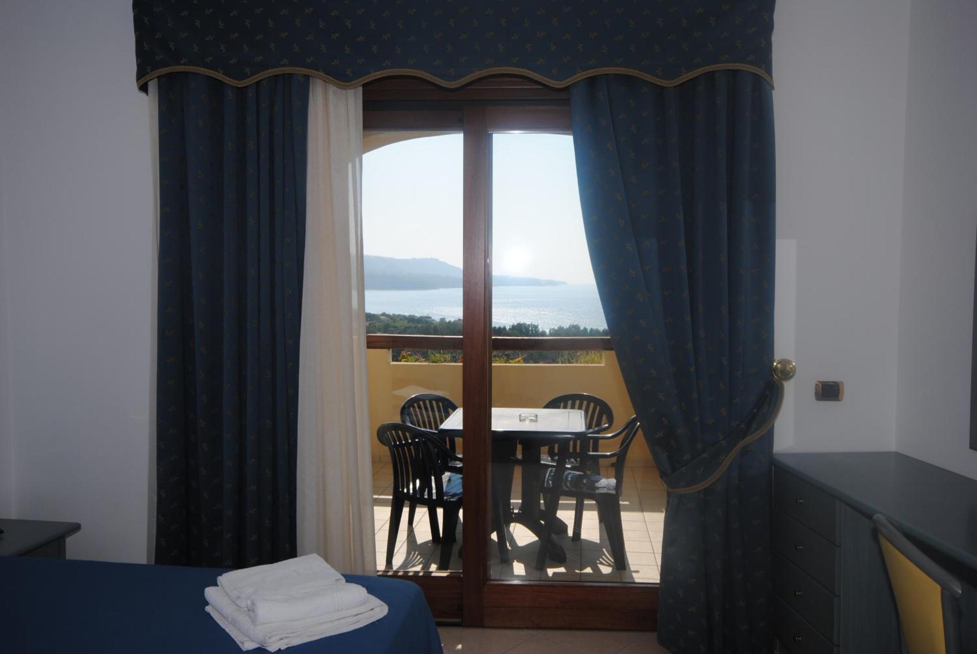 Hotel Scoglio Del Leone Zambrone Esterno foto