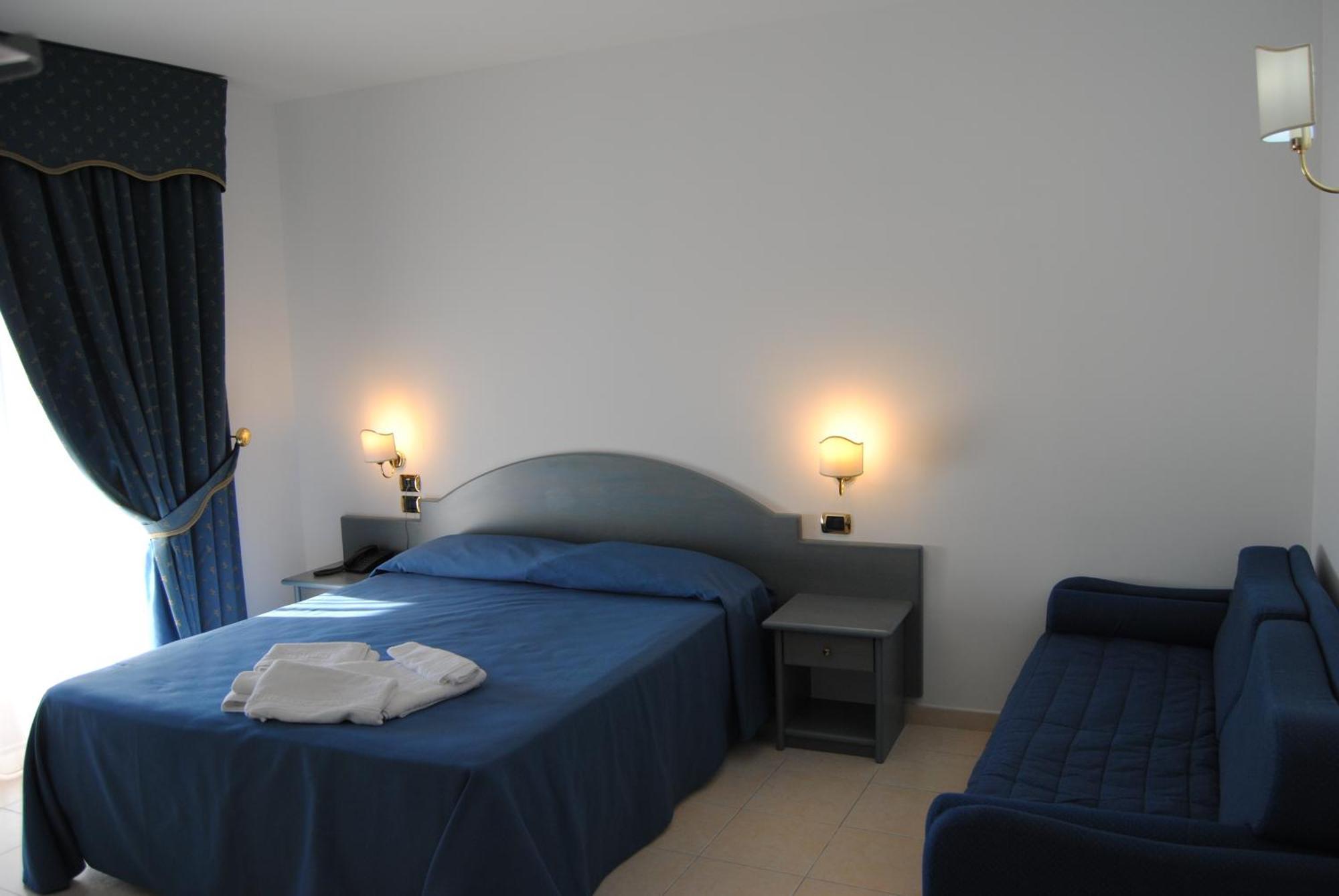 Hotel Scoglio Del Leone Zambrone Esterno foto