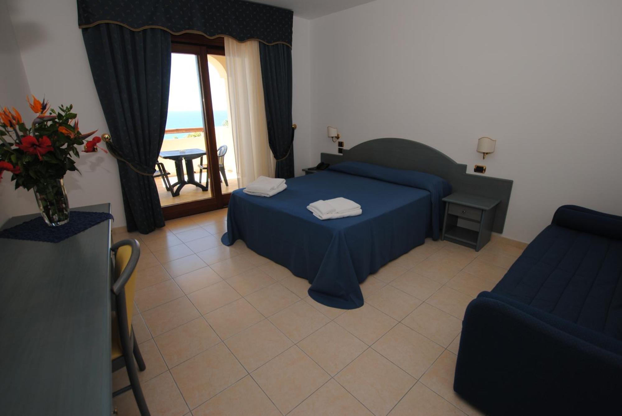 Hotel Scoglio Del Leone Zambrone Esterno foto