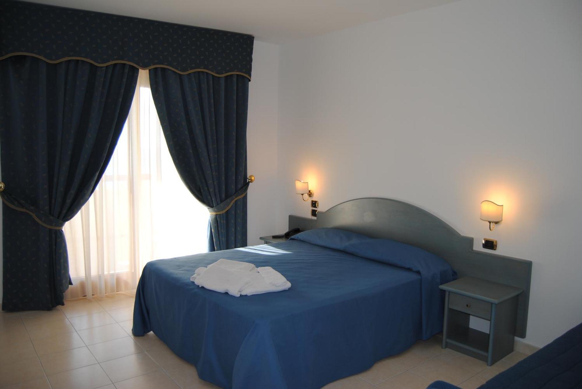 Hotel Scoglio Del Leone Zambrone Esterno foto