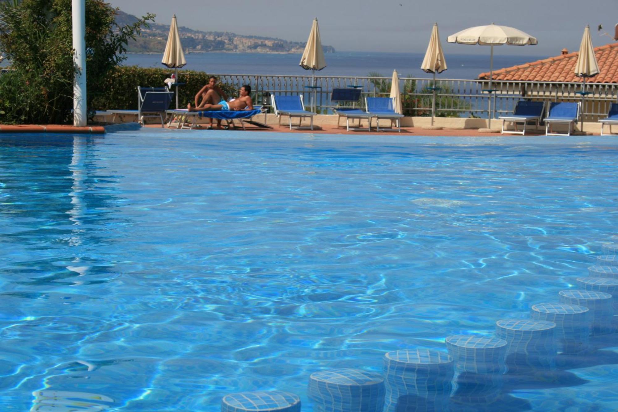 Hotel Scoglio Del Leone Zambrone Esterno foto