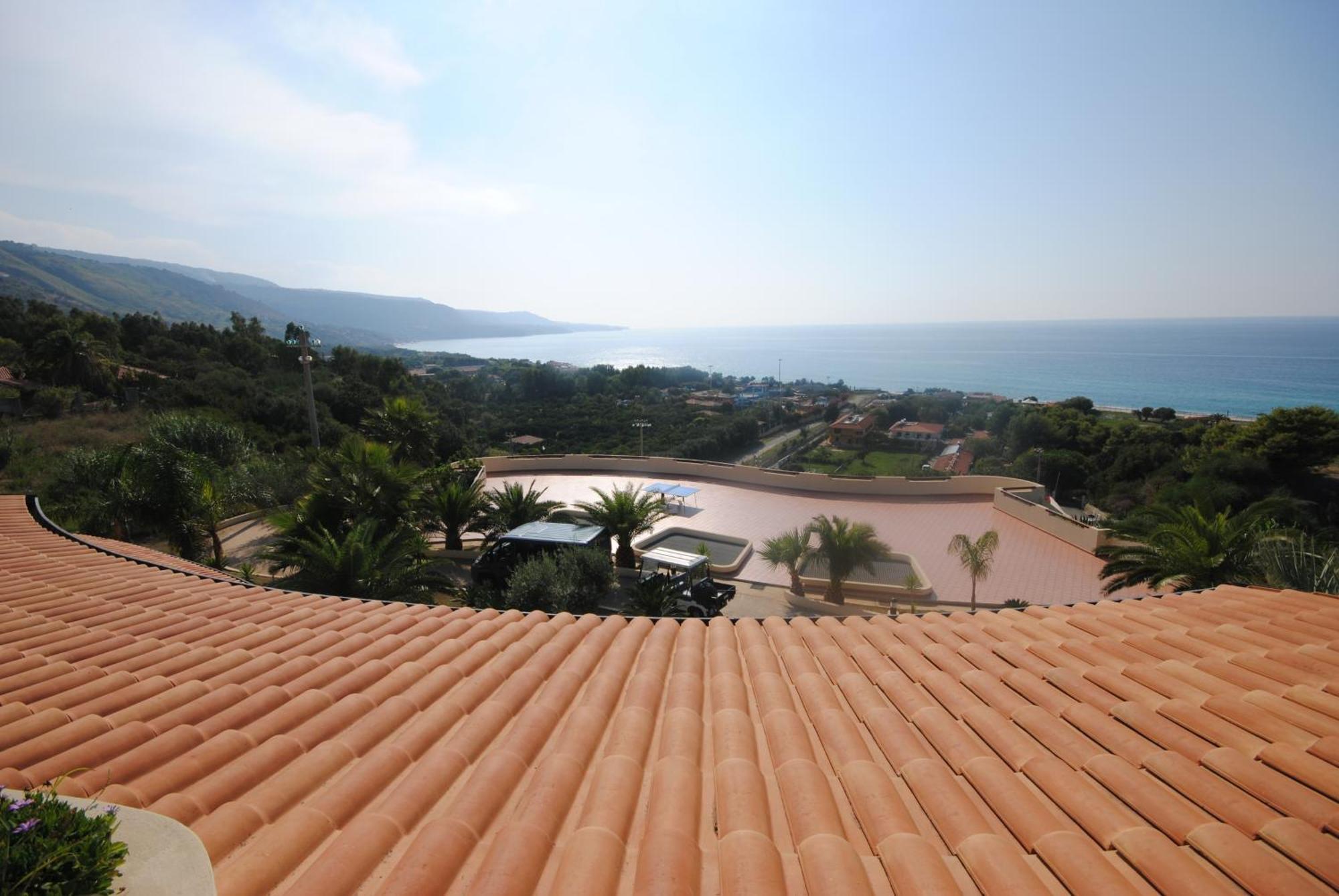 Hotel Scoglio Del Leone Zambrone Esterno foto
