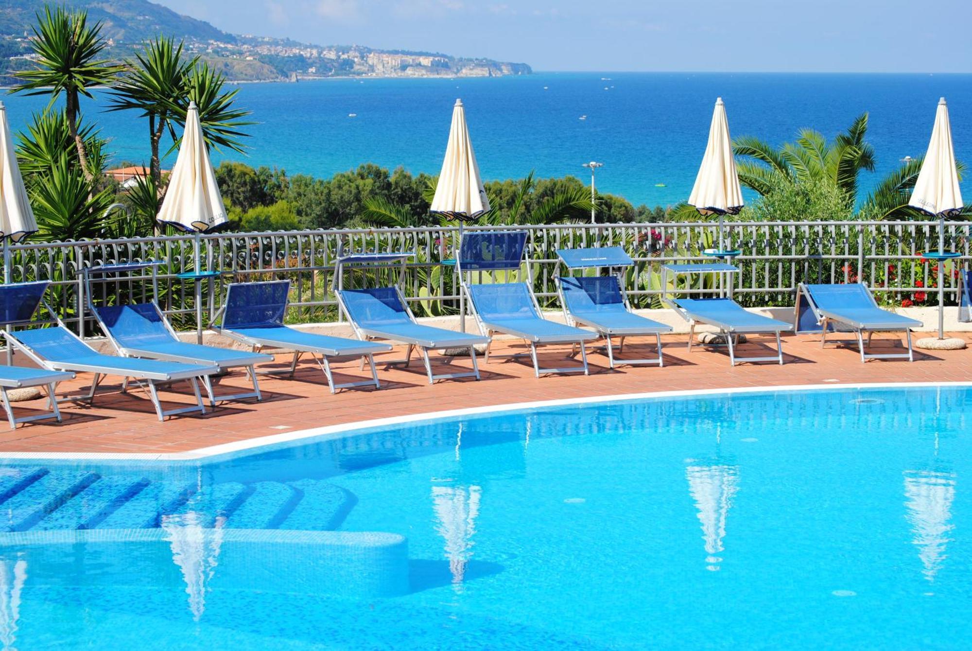 Hotel Scoglio Del Leone Zambrone Esterno foto